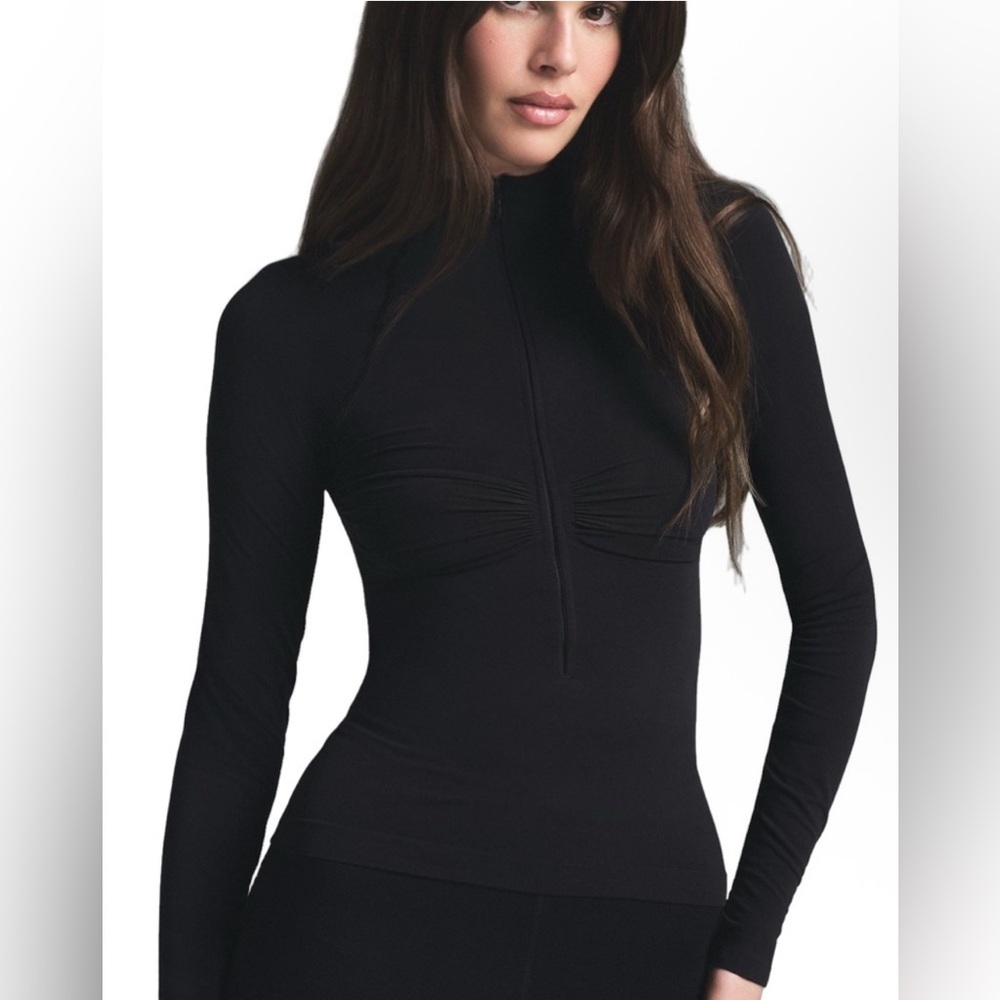 NWOT SKIMS Seamless Sculpt Front Long Sleeve T-Shirt